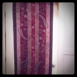 Scarf with paisley print